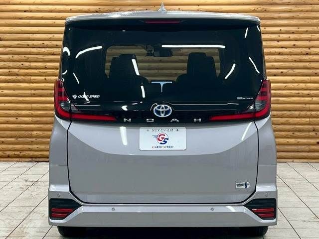 TOYOTA NOAH HYBRID 2023