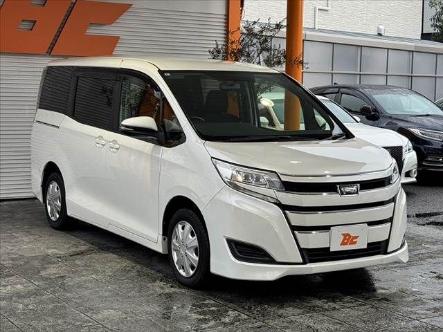 TOYOTA NOAH 2018