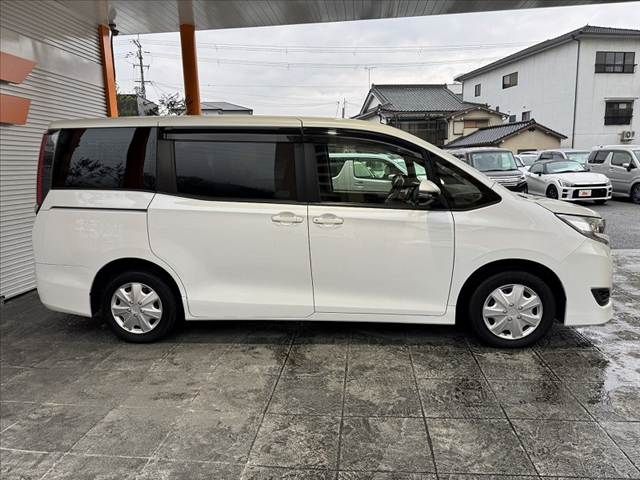 TOYOTA NOAH 2018