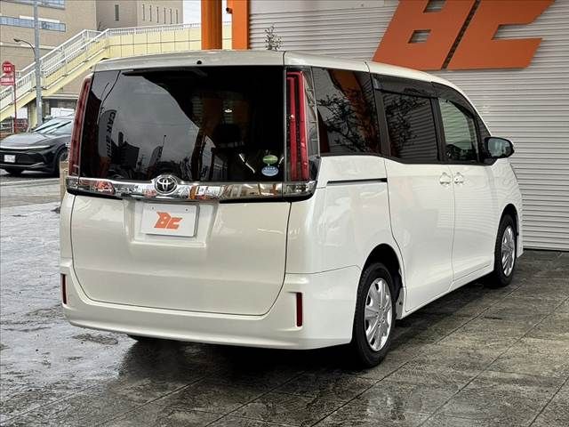 TOYOTA NOAH 2018