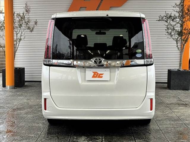 TOYOTA NOAH 2018
