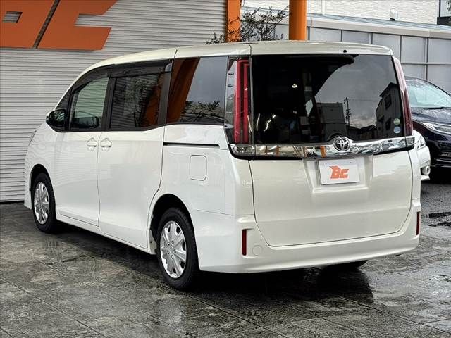 TOYOTA NOAH 2018