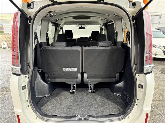 TOYOTA NOAH 2018