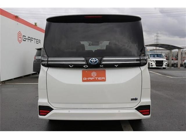 TOYOTA VOXY HYBRID 2025