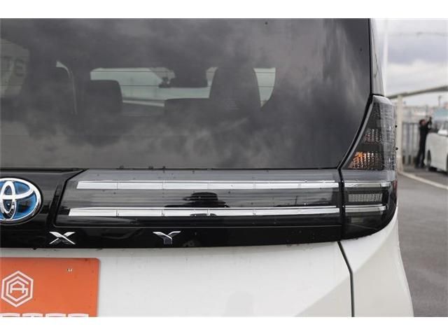 TOYOTA VOXY HYBRID 2025