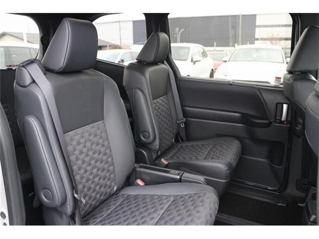 TOYOTA VOXY HYBRID 2025