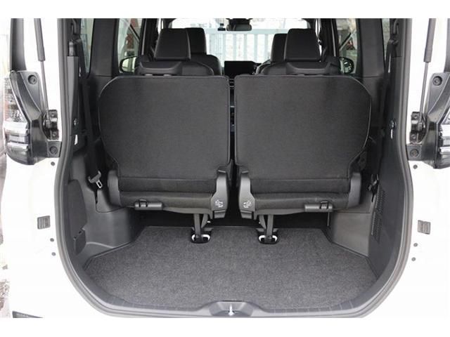 TOYOTA VOXY HYBRID 2025