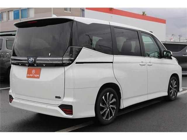 TOYOTA VOXY HYBRID 2025