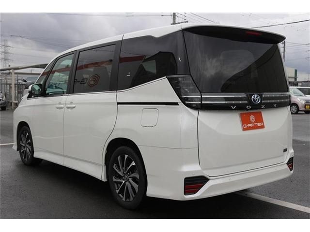 TOYOTA VOXY HYBRID 2025