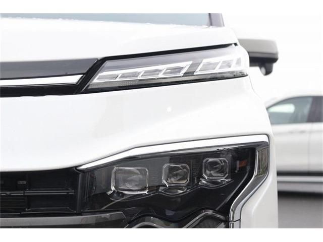 TOYOTA VOXY HYBRID 2025