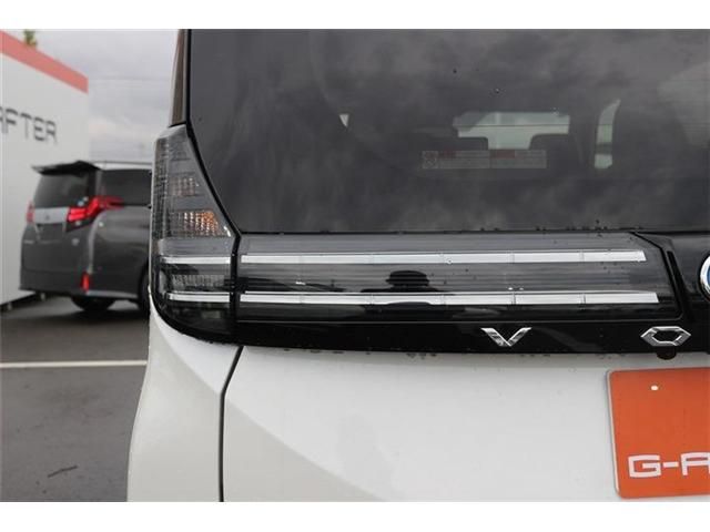 TOYOTA VOXY HYBRID 2025