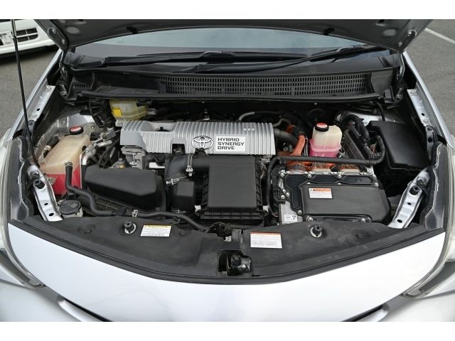 TOYOTA PRIUS Alpha 2016