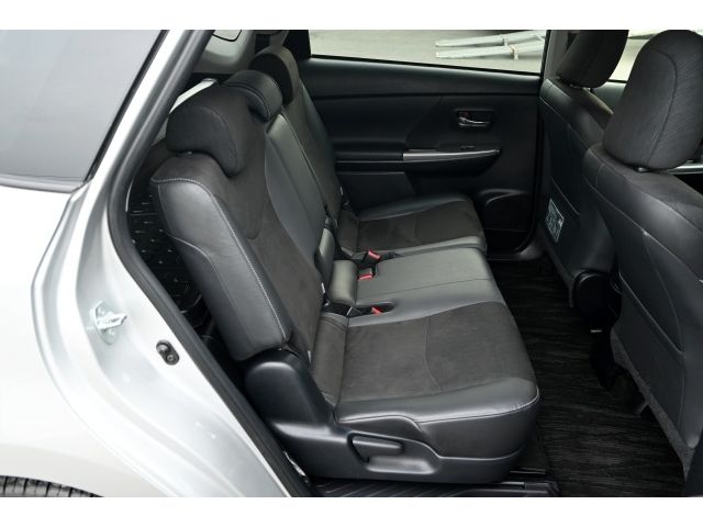 TOYOTA PRIUS Alpha 2016