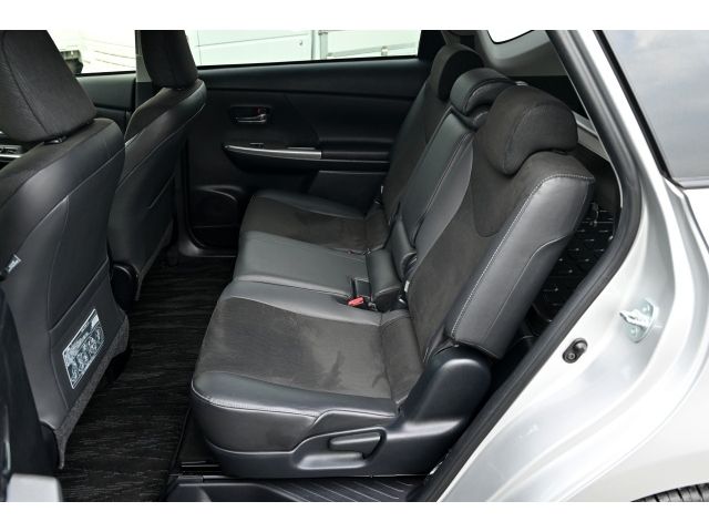 TOYOTA PRIUS Alpha 2016