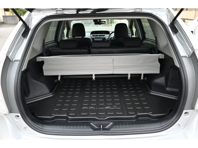 TOYOTA PRIUS Alpha 2016