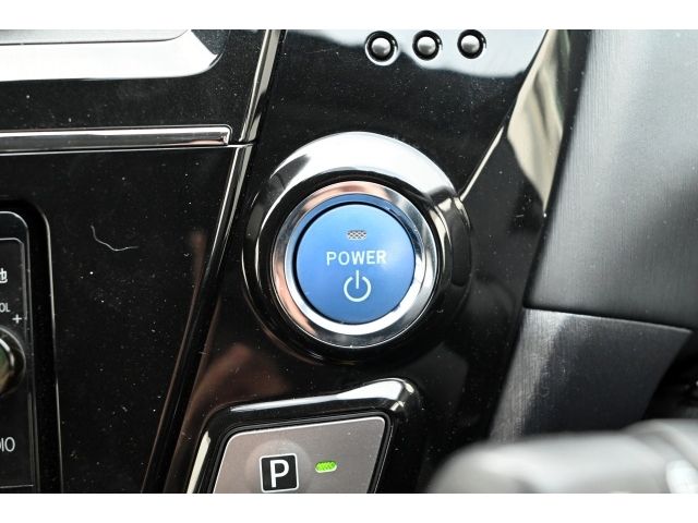 TOYOTA PRIUS Alpha 2016