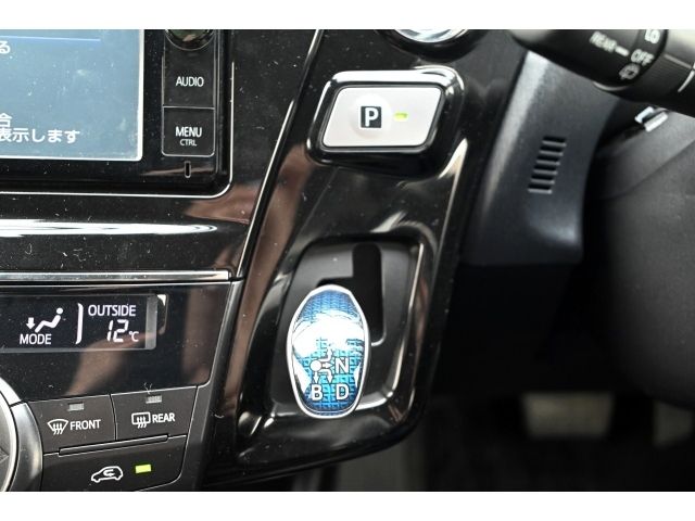 TOYOTA PRIUS Alpha 2016