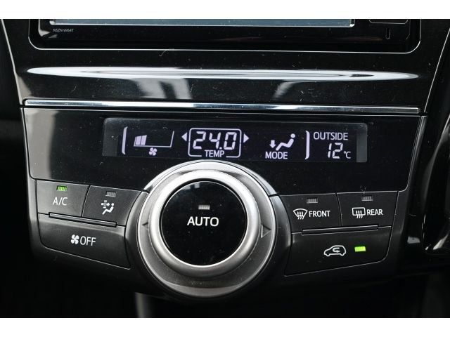 TOYOTA PRIUS Alpha 2016