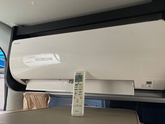 TOYOTA HIACE van 4WD 2017