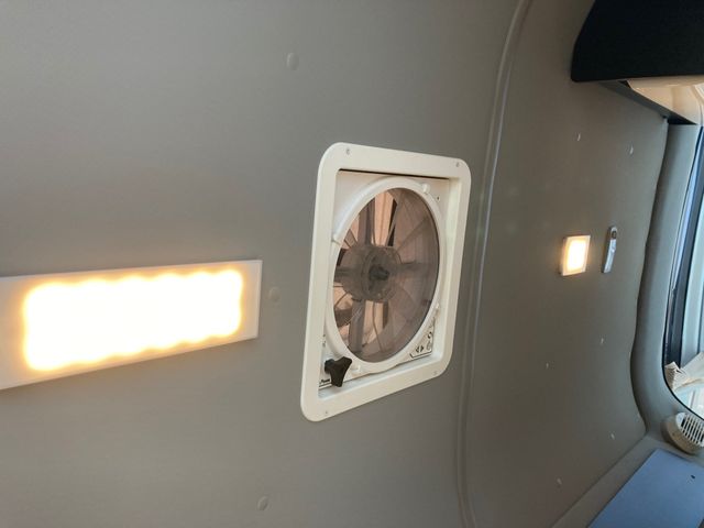 TOYOTA HIACE van 4WD 2017