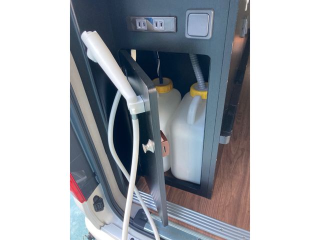 TOYOTA HIACE van 4WD 2017