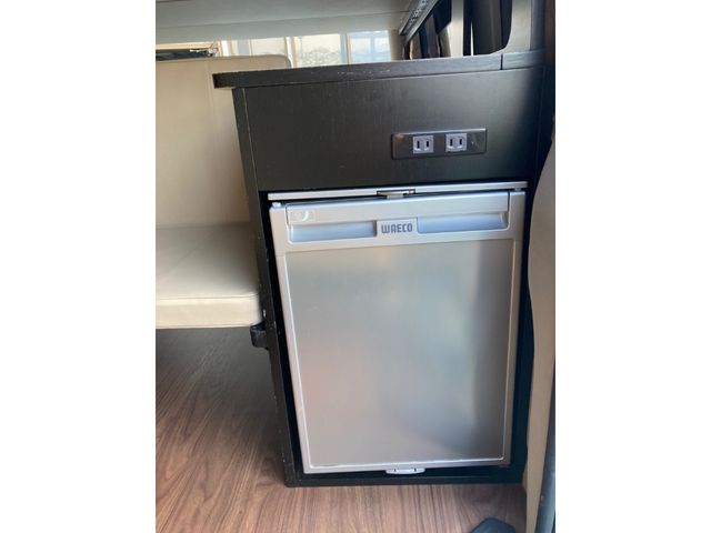 TOYOTA HIACE van 4WD 2017