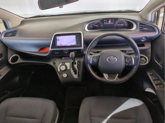 TOYOTA SIENTA 2017