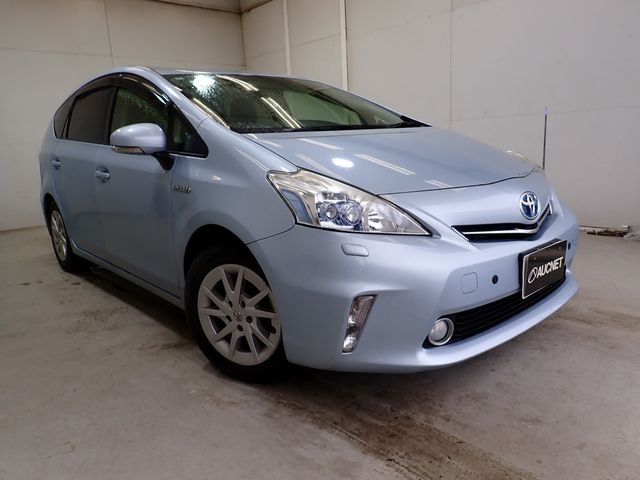 TOYOTA PRIUS Alpha 2012