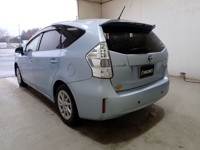 TOYOTA PRIUS Alpha 2012