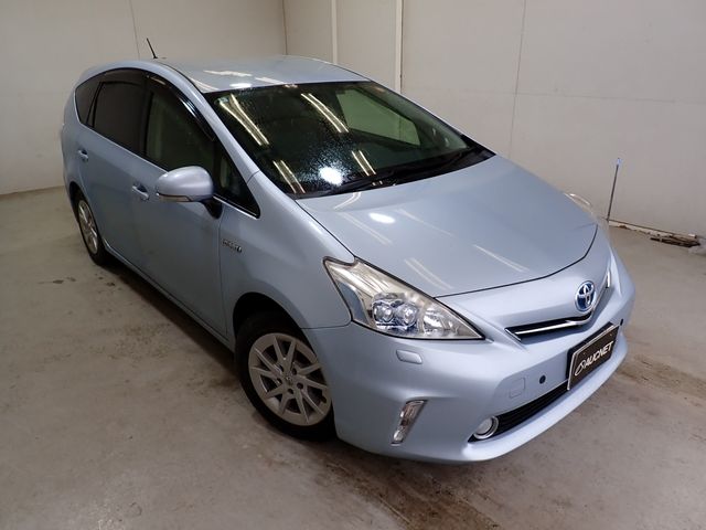 TOYOTA PRIUS Alpha 2012