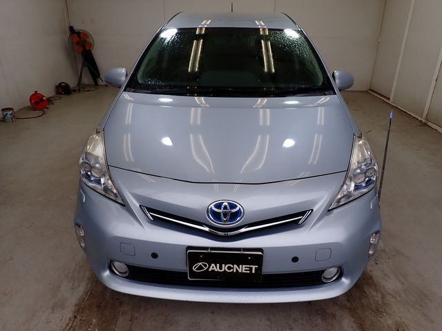 TOYOTA PRIUS Alpha 2012