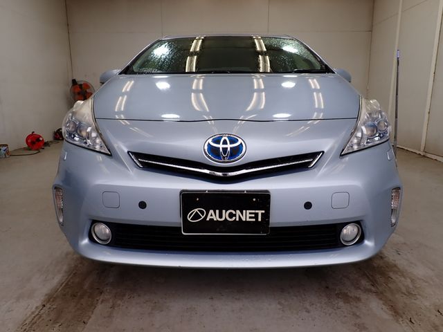 TOYOTA PRIUS Alpha 2012