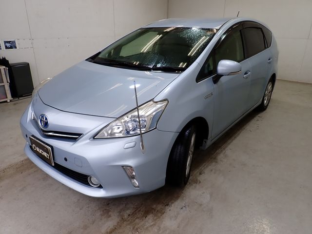 TOYOTA PRIUS Alpha 2012