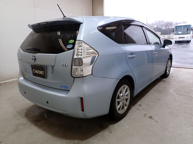 TOYOTA PRIUS Alpha 2012
