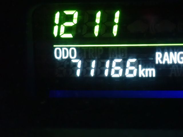 TOYOTA PRIUS Alpha 2012