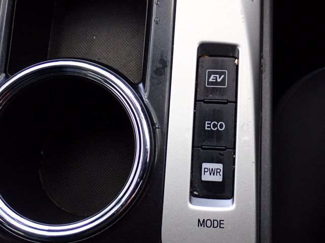 TOYOTA PRIUS Alpha 2012