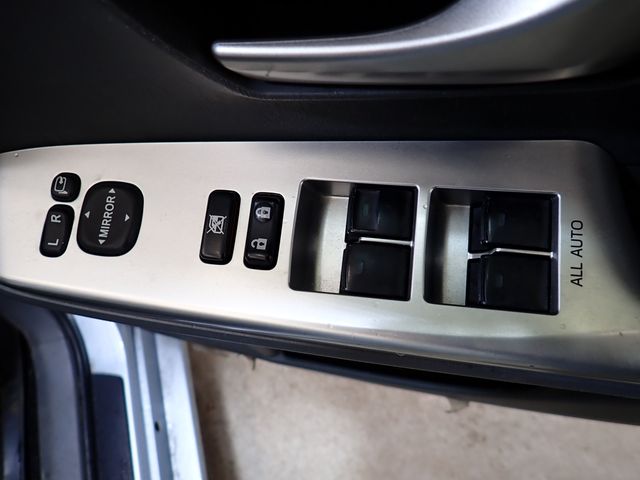 TOYOTA PRIUS Alpha 2012