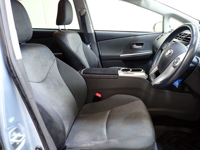 TOYOTA PRIUS Alpha 2012