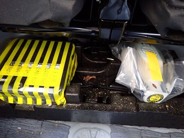 TOYOTA PRIUS Alpha 2012