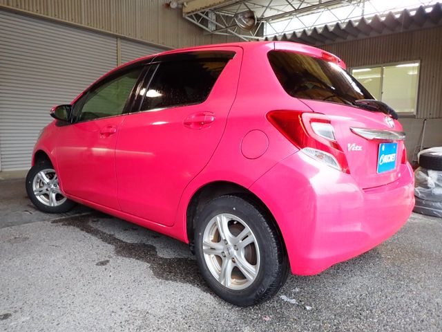 TOYOTA VITZ 2015