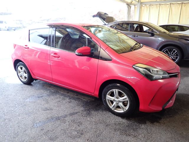TOYOTA VITZ 2015