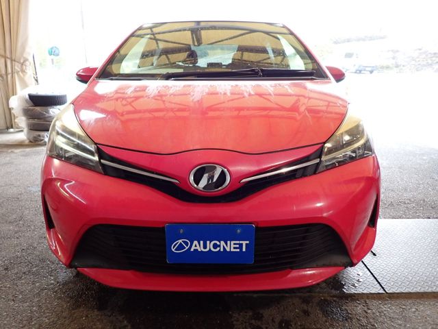 TOYOTA VITZ 2015