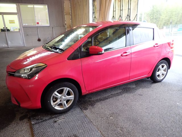 TOYOTA VITZ 2015