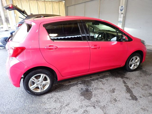 TOYOTA VITZ 2015