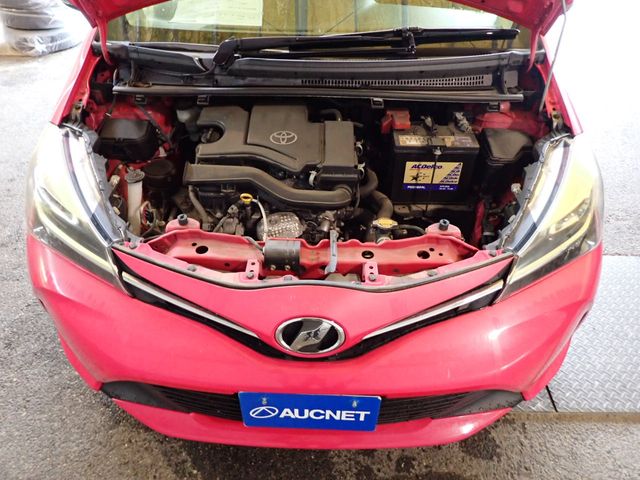 TOYOTA VITZ 2015