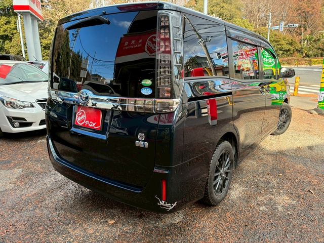 TOYOTA VOXY HYBRID 2016