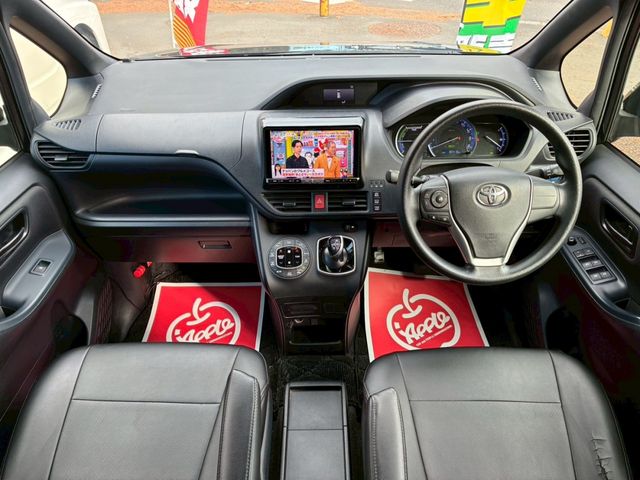 TOYOTA VOXY HYBRID 2016