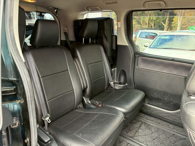 TOYOTA VOXY HYBRID 2016