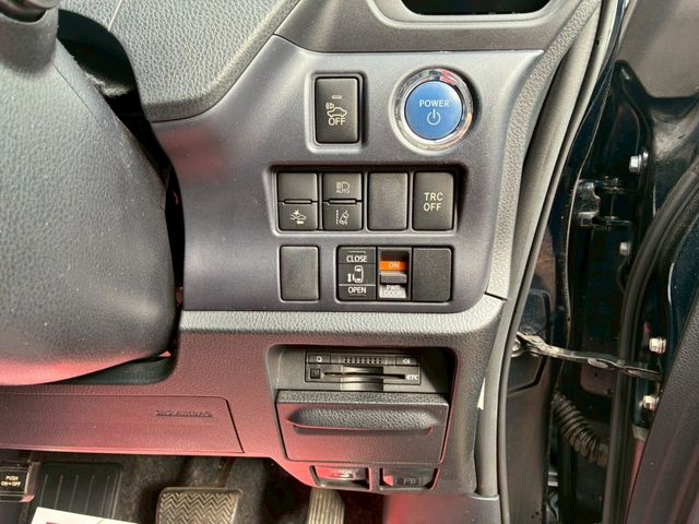 TOYOTA VOXY HYBRID 2016