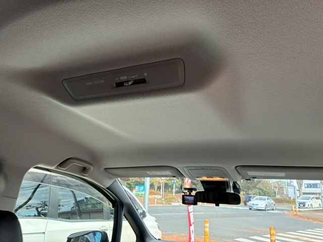 TOYOTA VOXY HYBRID 2016